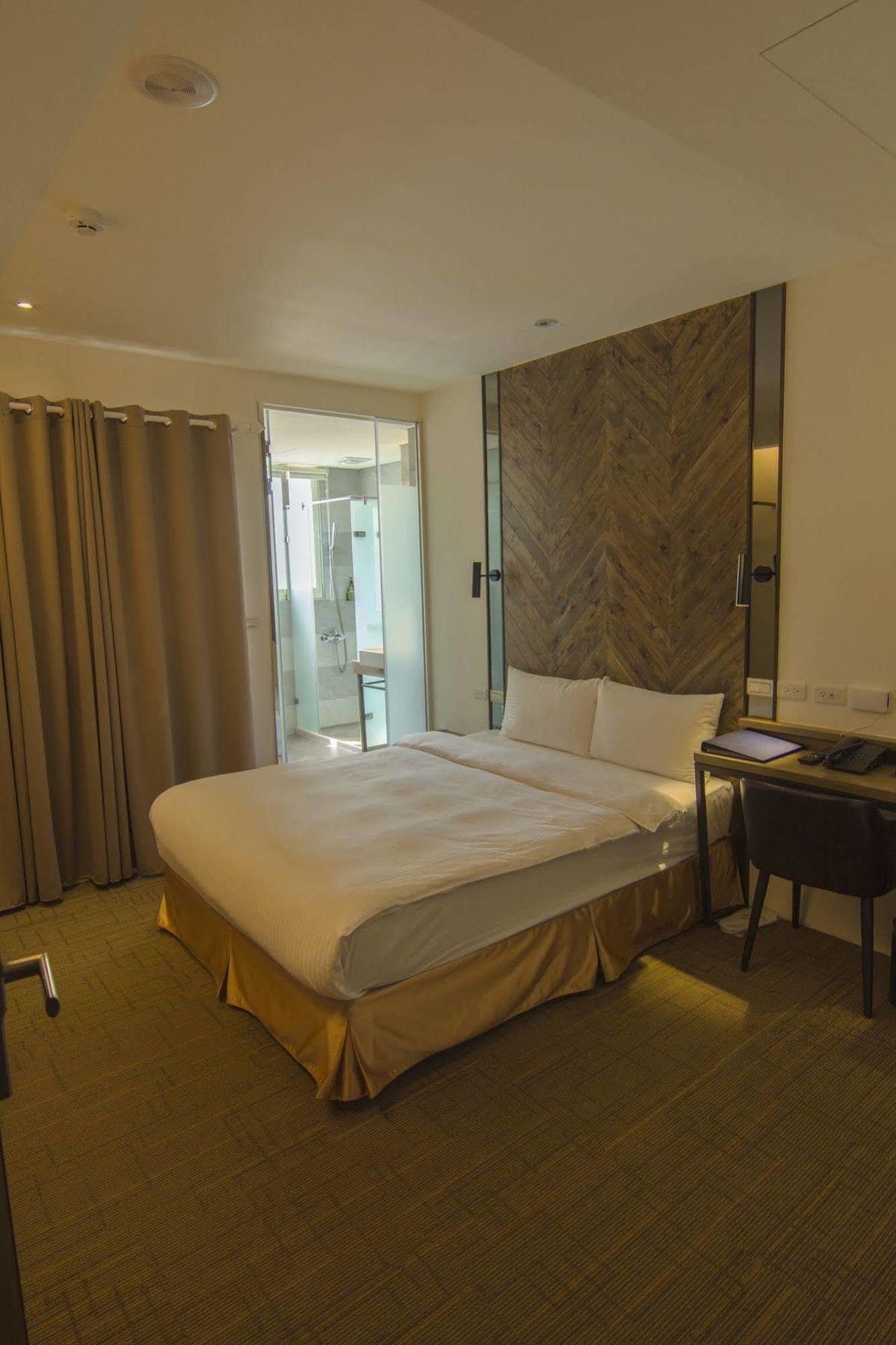O2 Hotel Taipei Main Station Экстерьер фото