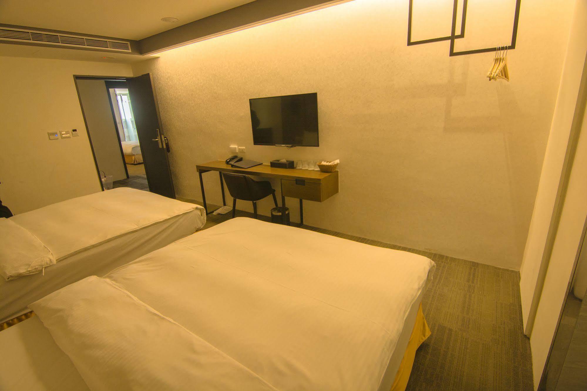 O2 Hotel Taipei Main Station Экстерьер фото