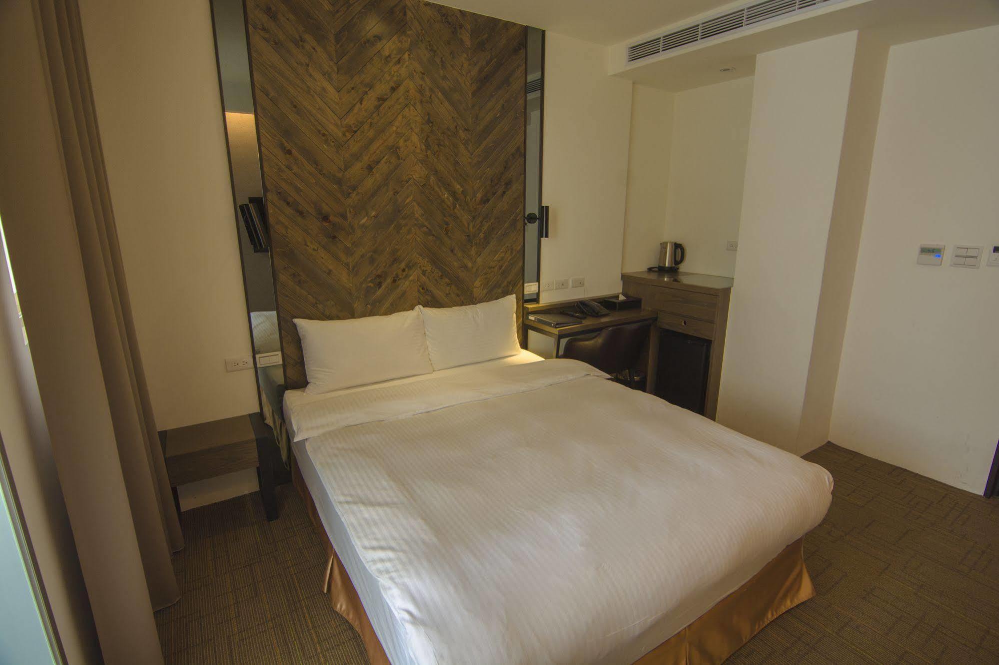O2 Hotel Taipei Main Station Экстерьер фото